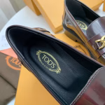 TOD'S 2025 New Small Chain T-Buckle Retro Loafers - Image 6