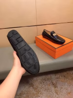 Burberry's latest casual and stylish driving shoes - Image 7