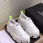 Versace's high-end sports and casual shoes that sell well all year round