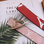 LV Louis Vuitton Women's Limited-Edition Belt with Heart Buckle - Image 6