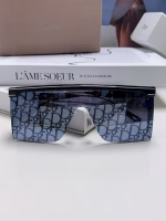 Dior New Women's Oversized Frame Sunglasses with Letter Logo - Image 3