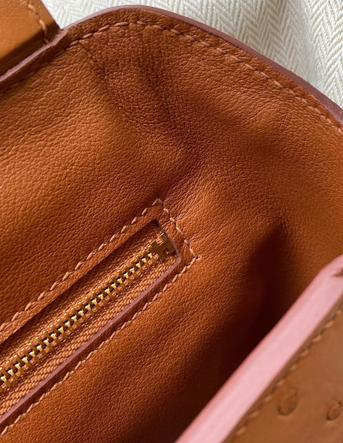 Hermes 24/24 Mini 21 Touch Bag in Gold Evercolor and Ostrich Leather - Image 3