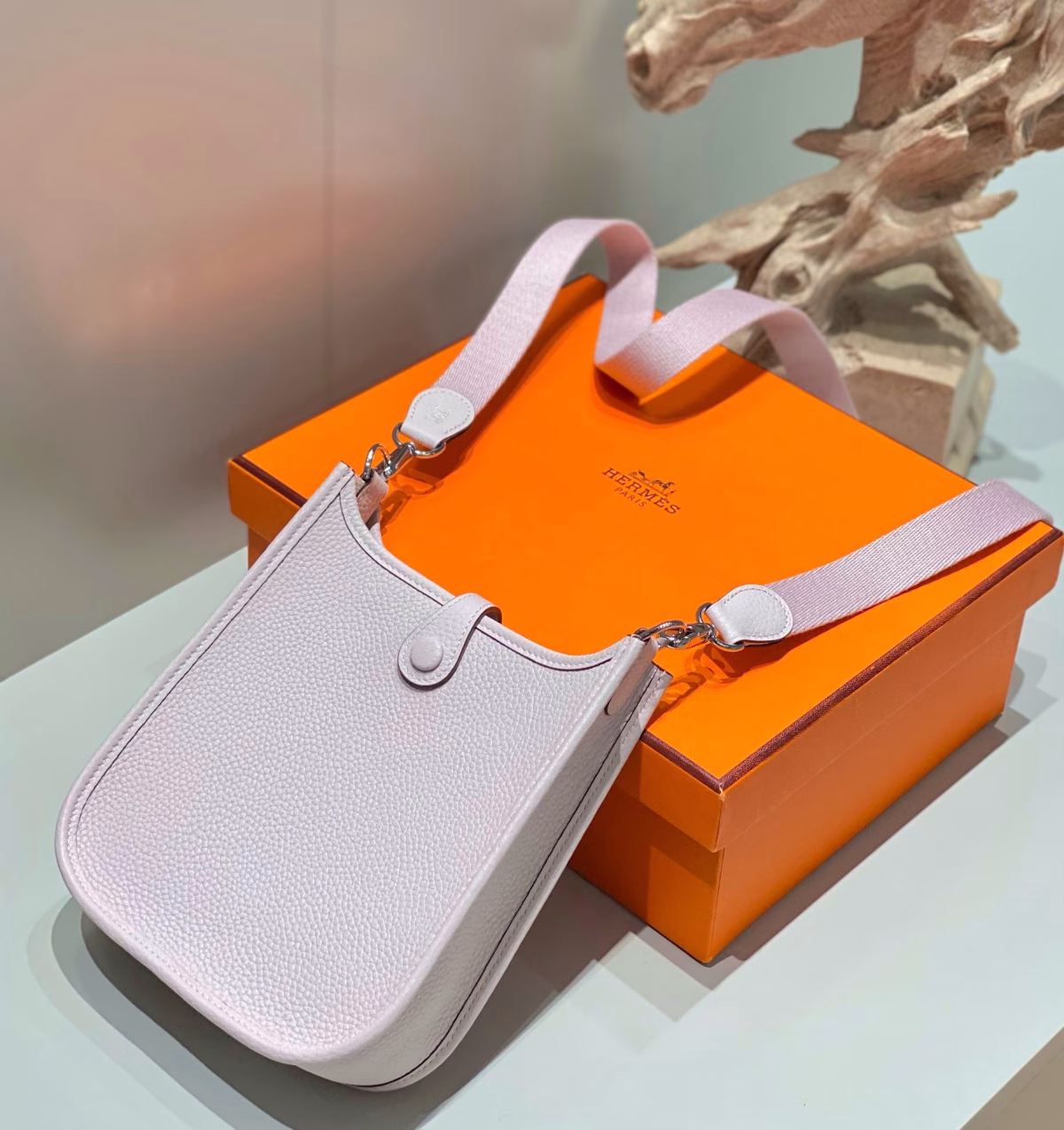 Hermes Evelyne III TPM Bag In Mauve Pale Clemence Leather - Image 4