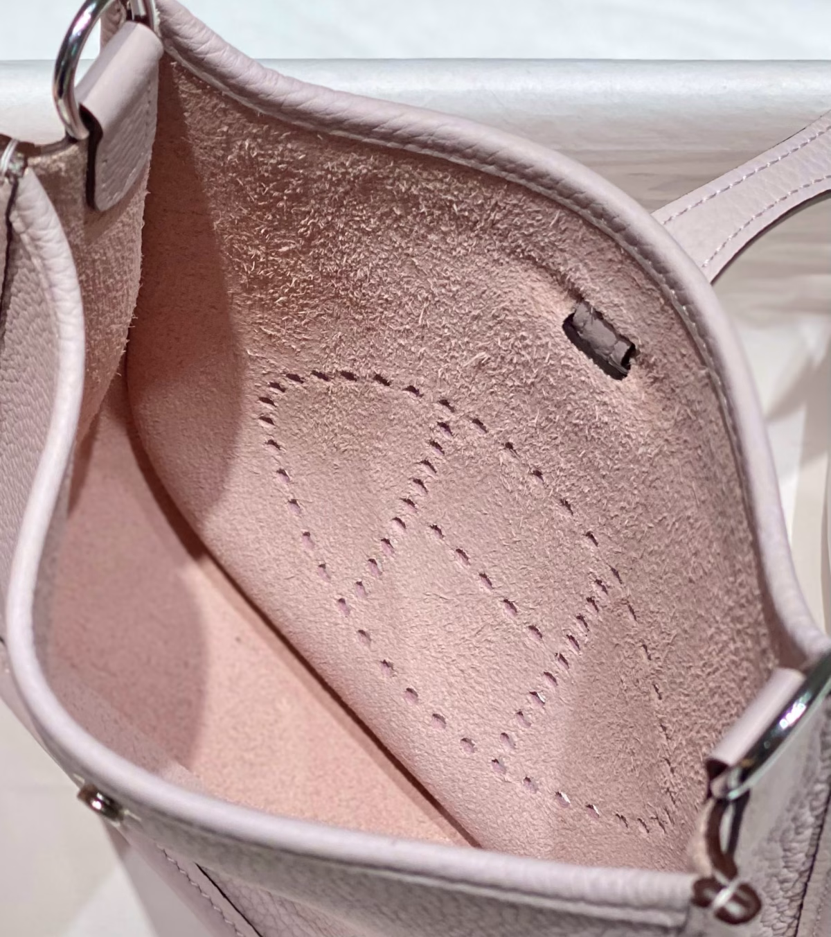 Hermes Evelyne III TPM Bag In Mauve Pale Clemence Leather - Image 7
