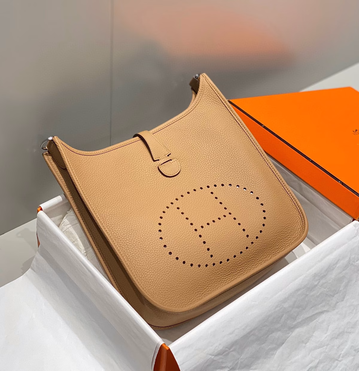 Hermes Evelyne III 29 Bag in Chai Clemence Leather - Image 4