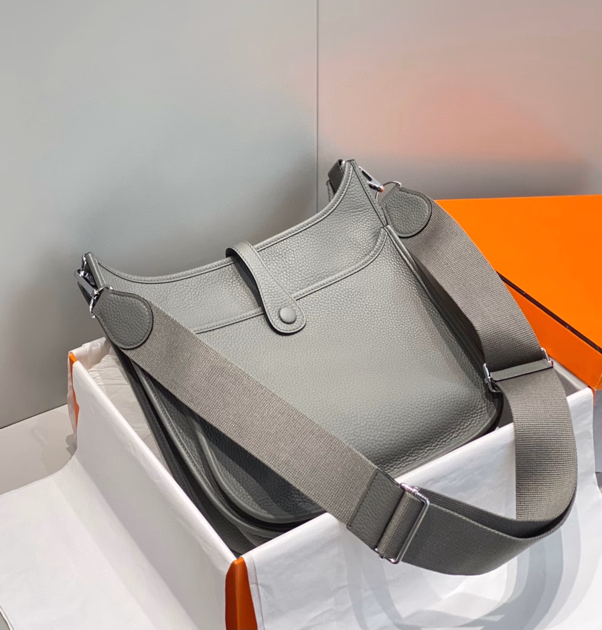Hermes Evelyne III 29 Bag in Gris Meyer Clemence Leather - Image 9