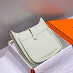 Hermes Evelyne III 29 Bag in Vert Fizz Clemence Leather - Image 3