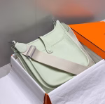 Hermes Evelyne III 29 Bag in Vert Fizz Clemence Leather - Image 4