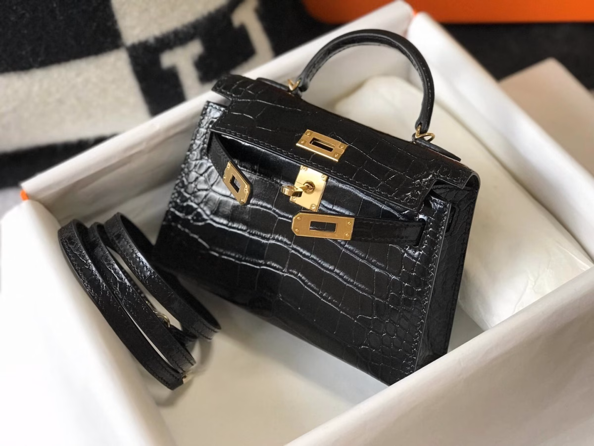 Hermes Kelly Mini II Bag In Black Embossed Crocodile Leather - Image 3