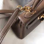 Hermes Mini Kelly 20cm Bag In Taupe Clemence Leather - Image 5