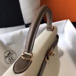 Hermes Bi-color Kelly 32cm Epsom Bag White/Taupe GHW - Image 3