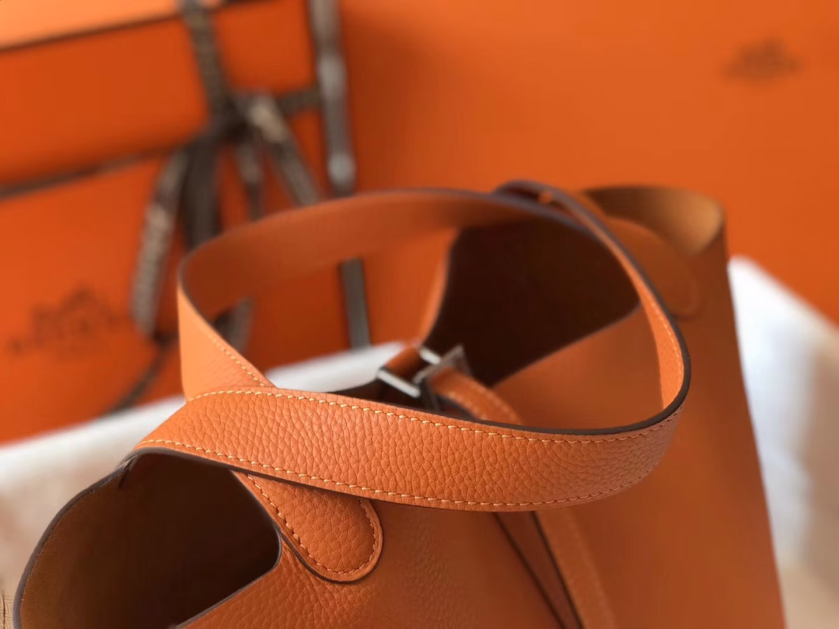 Hermes Picotin Lock 18 Bag In Orange Clemence Leather - Image 4