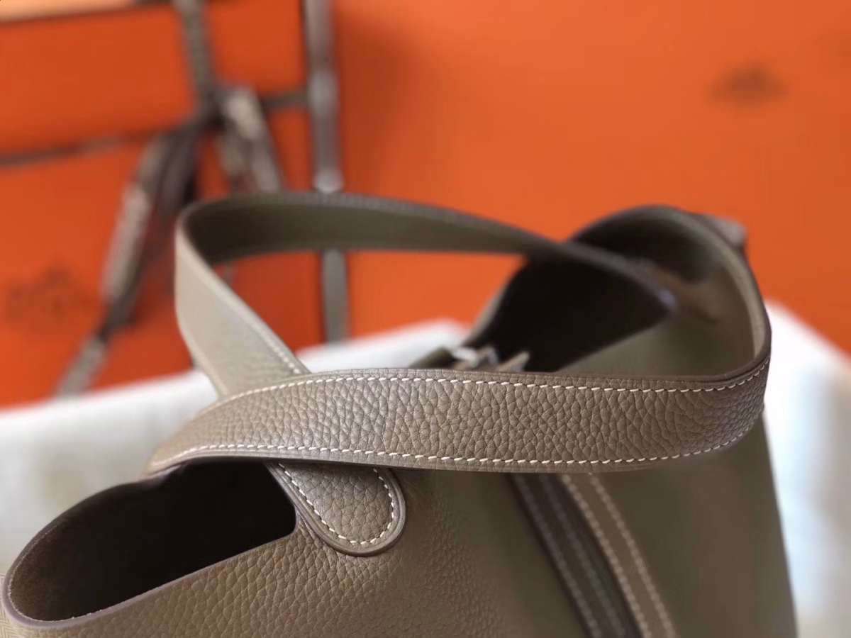 Hermes Picotin Lock 18 Bag In Taupe Clemence Leather - Image 2