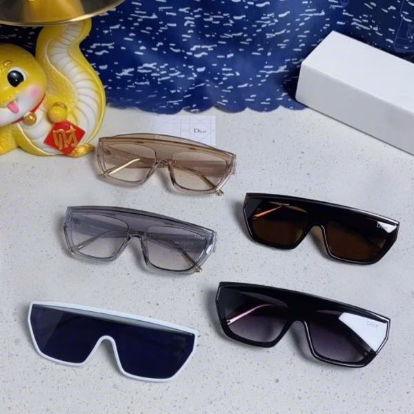 新对话 Dior 2025 New Fashion Club M7U Sunglasses - Image 1