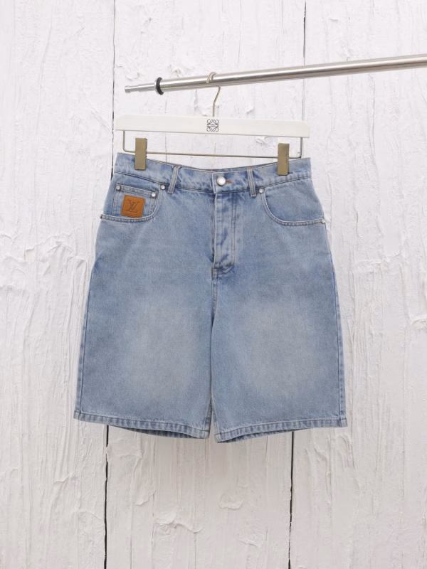 1 LV Louis Vuitton 2025 Spring/Summer New Washed Denim Straight-Leg Shorts - Image 1