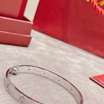 𝐂𝐚𝐫𝐭𝐢𝐞𝐫•Cartier Classic Wide Love Bracelet with Ten Diamonds - Image 7