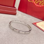 𝐂𝐚𝐫𝐭𝐢𝐞𝐫•Cartier Classic Wide Love Bracelet with Ten Diamonds - Image 8