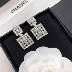 Chanel with classic Little Xiang logo inlaid with diamonds - Image 7