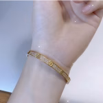 Wearing effect of the "All-Seeing Stars" jewelry: It looks beautiful whether worn alone or layered. - Image 8