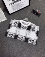Givenchy's new knitted crewneck sweater - Image 9