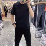 Bottega Veneta (BV) 2022 spring-summer new couple's short-sleeve T-shirt with letter logo print design - Image 4