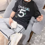 Chanel retro washed and vintage-effect classic "5" couple T-shirts - Image 9