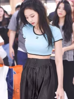 Chanel Jennie-style knitted crop top - Image 9