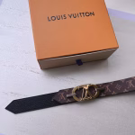 LV's latest embossed women's belt - Image 6