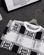 Givenchy's new knitted crewneck sweater - Image 10