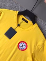 LV 2022 Spring/Summer Latest Hit Golden Short-Sleeve T-Shirt - Image 4