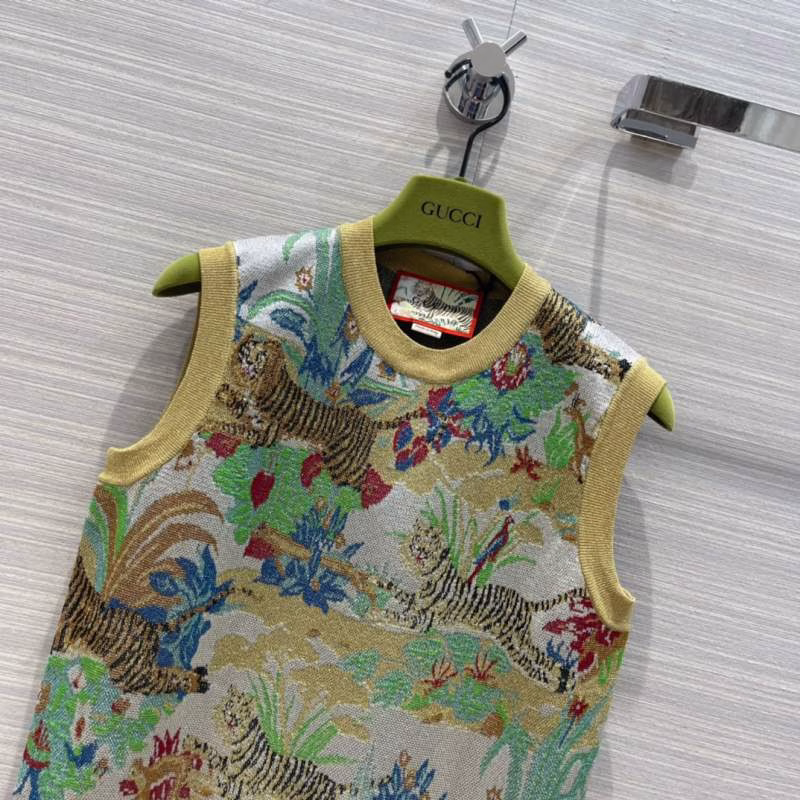5 Gucci Early Spring Year of the Tiger Limited Edition New Gold Thread Knitted Vest - Image 1