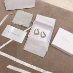 𝐃𝐈𝐎𝐑's new 𝐉'𝐚𝐝𝐢𝐨 retro full-diamond earrings - Image 4