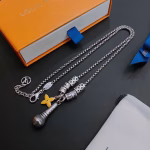 LV necklace🇷🇼 original single product🇷🇼 new counter mold, retro trend, fashion essential - Image 3