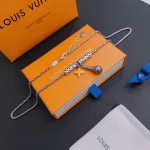 LV necklace🇷🇼 original single product🇷🇼 new counter mold, retro trend, fashion essential - Image 4