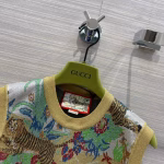 Gucci Early Spring Year of the Tiger Limited Edition New Gold Thread Knitted Vest - Image 9