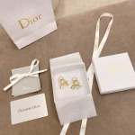 𝐃𝐈𝐎𝐑' 𝐝𝐢𝐨𝐫 Pearl Earrings with Mixed Case Letters - Image 2