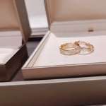 𝐒𝐞𝐫𝐩𝐞𝐧𝐭𝐢 𝐕𝐢𝐩𝐞𝐫 Mother-of-Pearl Diamond-Accented Snake Bone Ring