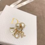 𝐃𝐈𝐎𝐑' 𝐝𝐢𝐨𝐫 Pearl Earrings with Mixed Case Letters - Image 5
