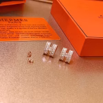 Hermès earrings, 1:1 original from the counter. New starry sky H Hermès earrings, super good texture, exquisite craftsmanship, very versatile and cute 😜😜, in stock. - Image 3