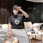 Chanel retro washed and vintage-effect classic "5" couple T-shirts - Image 5