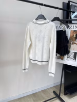 LV White Clover V-neck Pullover Sweater - Image 4