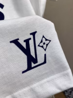 LV Louis Vuitton New Spring/Summer Letter Flocked Short-Sleeve T-Shirt - Image 4