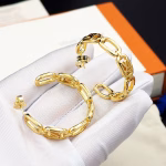 The new earrings focus on the My LV Chain element of Louis Vuitton sunglasses. - Image 3