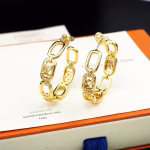 The new earrings focus on the My LV Chain element of Louis Vuitton sunglasses. - Image 6