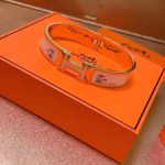 Hermès braceletSuper excellent! Same style as various goddesses and celebrities. High-end material with gold plating, K gold texture. - Image 2