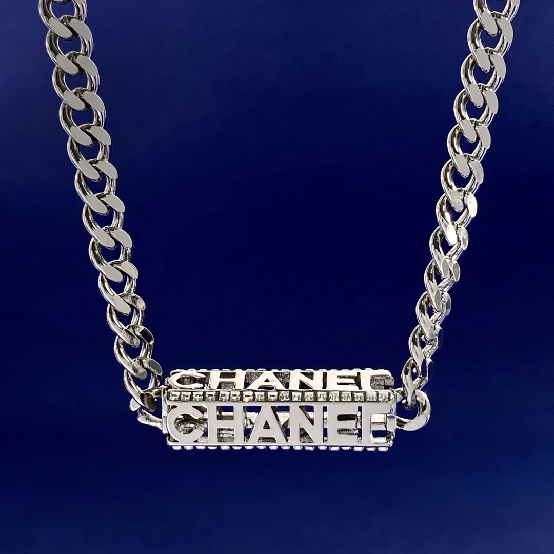9 (5) CHANEL Double-sided Diamond-encrusted and Double-sided Polished Letter Pendant Cuban Necklace - Image 1
