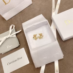 𝐃𝐈𝐎𝐑' 2021 New Style Full Diamond Little Bee Earrings - Image 3