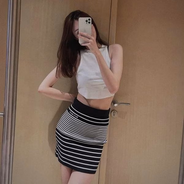 3 Miu Miu 2022 Spring/Summer New Black and White Striped Skirt - Image 1