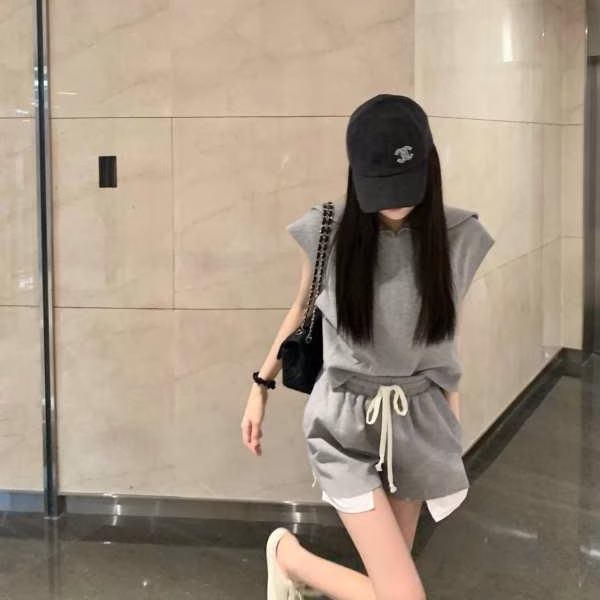 5 Miu Miu-style Doll Collar Sporty Casual Set - Image 1