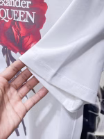 McQueen's new crew neck short-sleeve T-shirt - Image 2